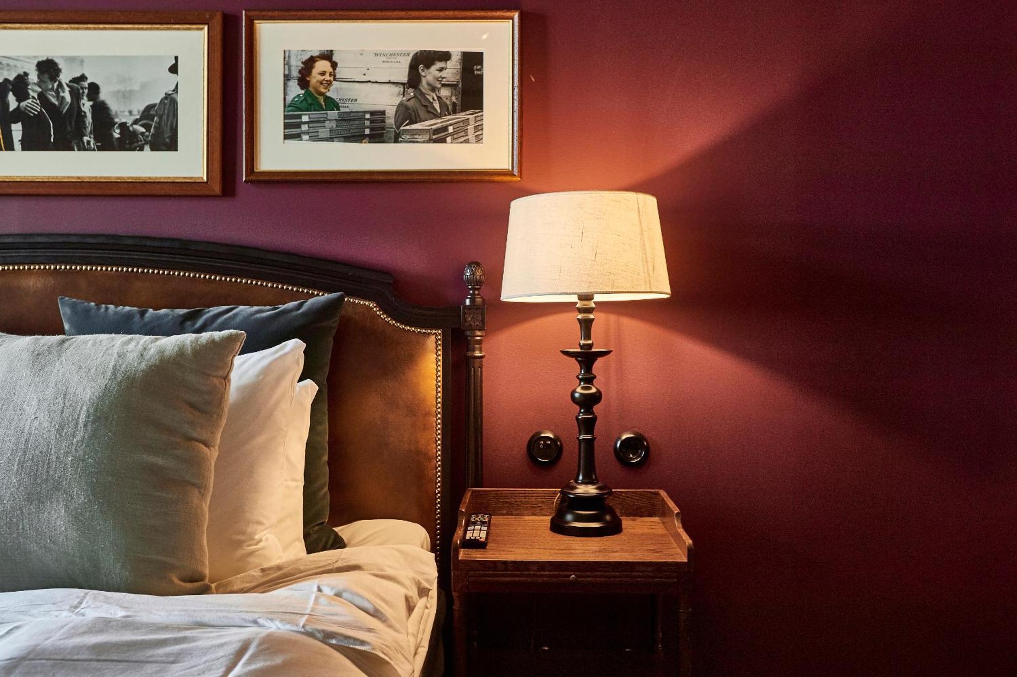 Steam Hotel Västerås Extérieur photo A lamp on a bedside table